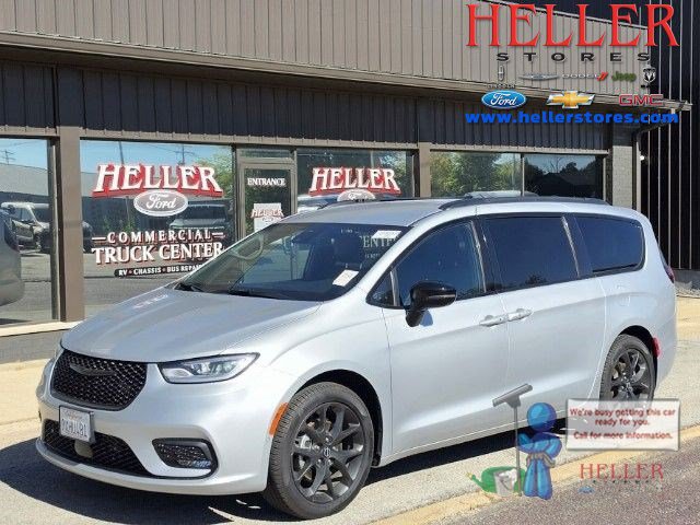 Used 2026 Chrysler Pacifica Select w/ S Appearance Package FWD image 1