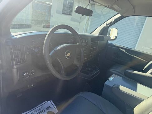 Used 2015 Chevrolet Express 2500 image 12