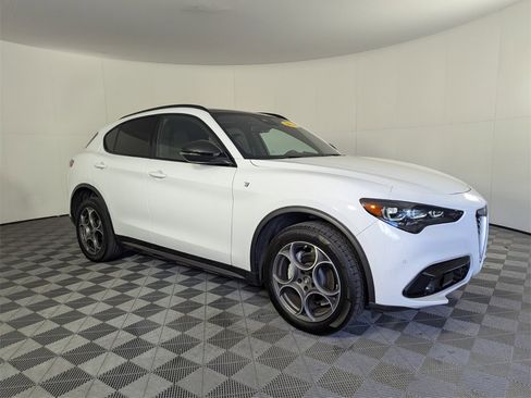 Used 2024 Alfa Romeo Stelvio Ti image 2