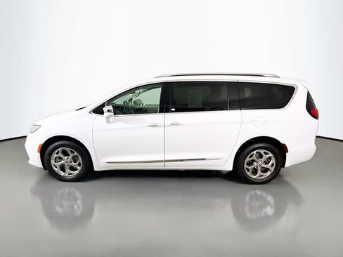 Used 2021 Chrysler Pacifica Limited AWD/4WD image 4