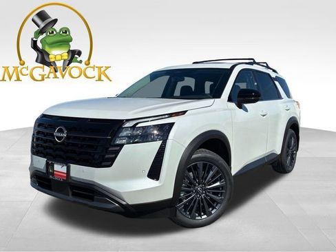 New 2026 Nissan Pathfinder SL image 1