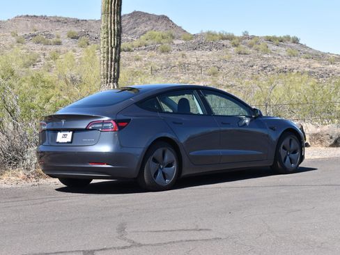 Used 2022 Tesla Model 3 Long Range AWD/4WD image 8