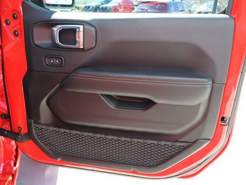 Used 2025 Jeep Wrangler Unlimited Sahara w/ Safety Group image 28