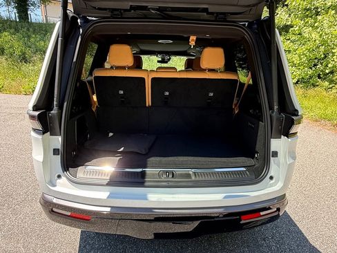 New 2026 Jeep Grand Wagoneer Summit AWD/4WD image 22