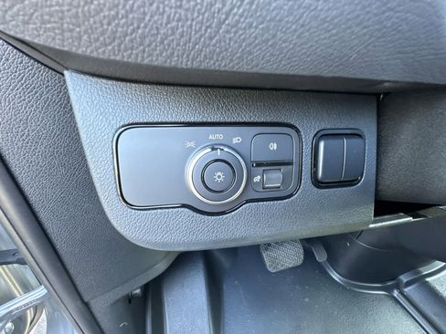 Used 2025 Mercedes-Benz Sprinter 2500 image 18