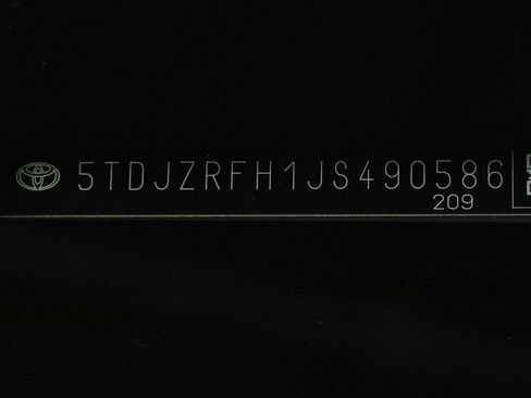 Used 2018 Toyota Highlander XLE w/ Carpet Mat Package (TMS) image 33