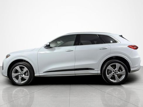 Used 2025 Audi Q5 Premium Plus w/ Premium Plus AWD/4WD image 2