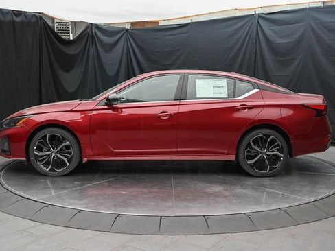 Used 2025 Nissan Altima 2.5 SR image 9