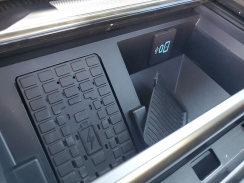 Used 2025 Ford F250 Platinum image 9