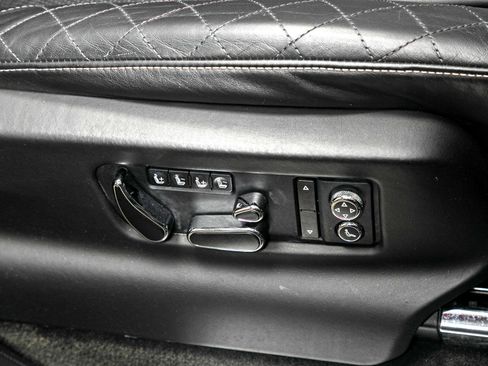 Used 2017 Bentley Bentayga image 24