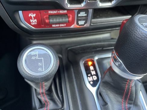 Used 2023 Jeep Gladiator Rubicon w/ Cold Weather Group image 24