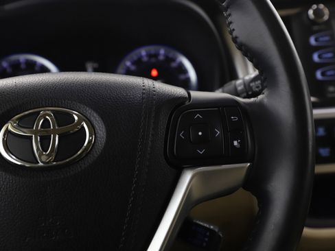 Used 2016 Toyota Highlander Limited image 26