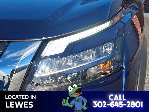 Used 2025 Nissan Pathfinder SV w/ SV Premium Package image 8