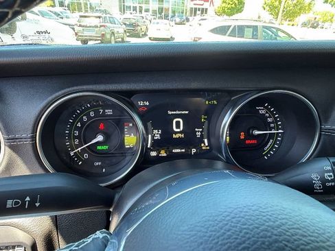Used 2021 Jeep Wrangler Unlimited Sahara AWD/4WD image 28