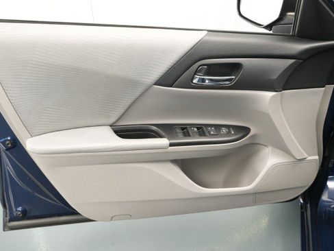 Used 2015 Honda Accord LX image 25