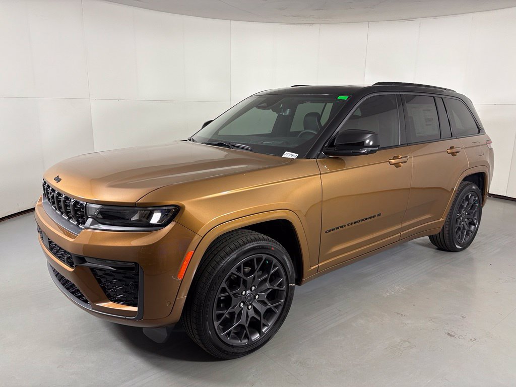 New 2027 Jeep Grand Cherokee Summit w/ Adv Protech Group IV AWD/4WD image 4