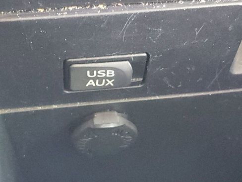 Used 2015 Toyota Venza LE image 31