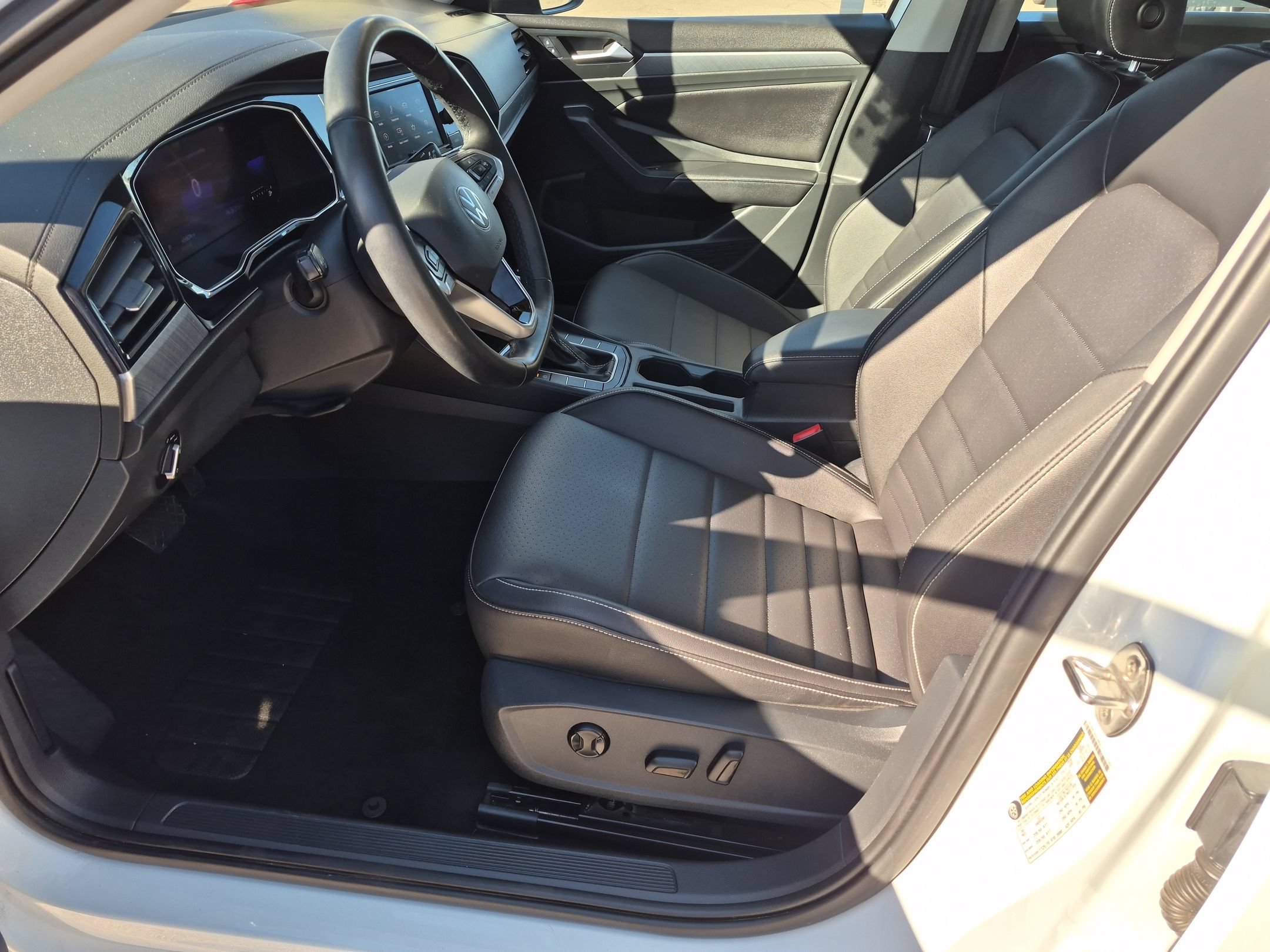 Used 2022 Volkswagen Jetta SE FWD image 13