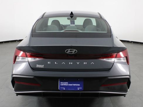 Certified 2025 Hyundai Elantra SE FWD image 10