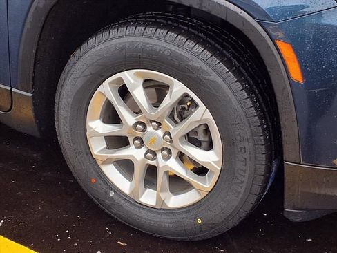Used 2023 Chevrolet Traverse LS image 24