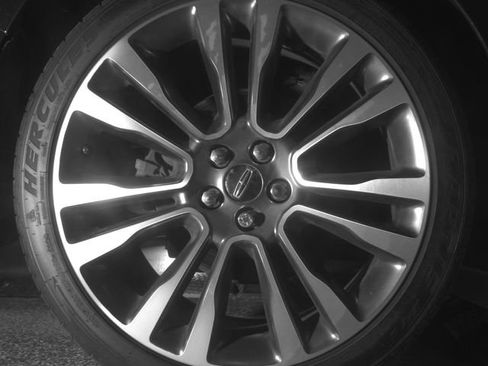Used 2018 Lincoln Continental Reserve AWD/4WD image 12