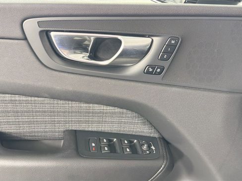 Certified 2023 Volvo XC60 B5 Core image 18