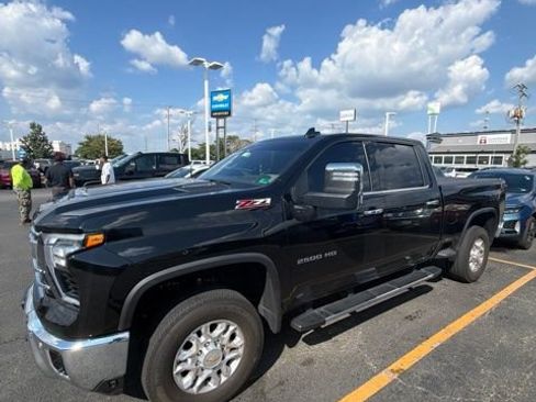 Used 2025 Chevrolet Silverado 2500 LTZ w/ LTZ Plus Package AWD/4WD image 2
