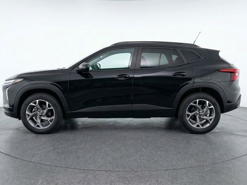 Used 2025 Chevrolet Trax LT w/ LT Convenience Package FWD image 5