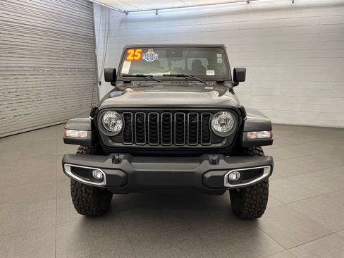 Certified 2025 Jeep Gladiator Mojave AWD/4WD image 8