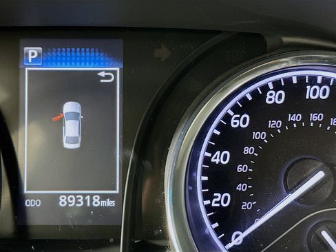 Used 2020 Toyota Camry SE FWD image 18