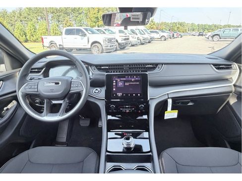 New 2026 Jeep Grand Cherokee Laredo RWD image 10