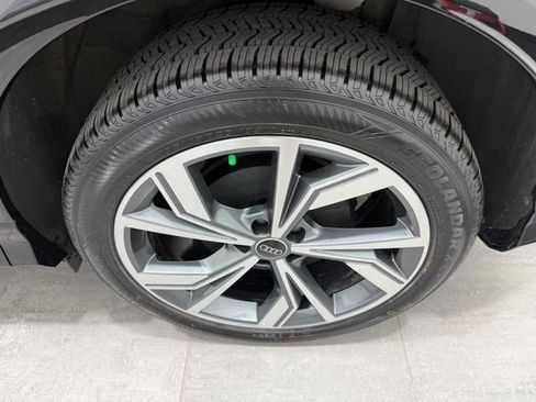 Used 2023 Audi Q4 e-tron Prestige AWD/4WD image 5