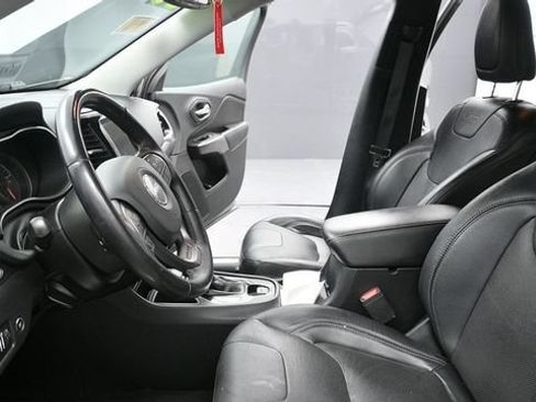 Used 2020 Jeep Cherokee Limited FWD image 27