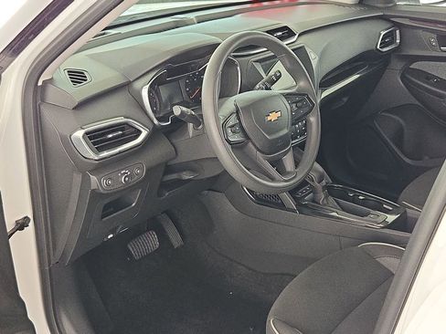 Used 2023 Chevrolet TrailBlazer LT FWD image 16