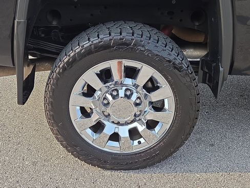 Used 2019 GMC Sierra 2500 Denali w/ Suspension Package, Off-Road AWD/4WD image 7