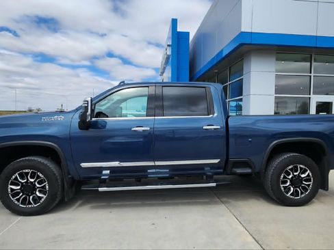 Used 2024 Chevrolet Silverado 2500 High Country w/ High Country Premium Package image 3