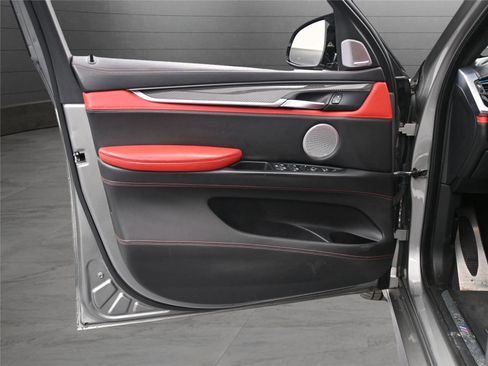 Used 2016 BMW X6 M image 9