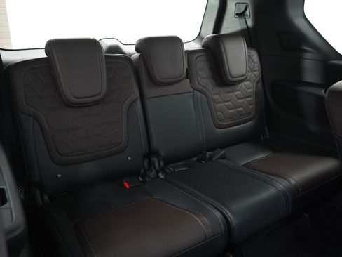 Used 2025 Nissan Armada Platinum Reserve AWD/4WD image 16