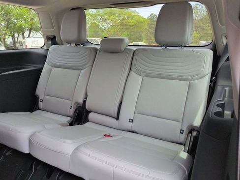 New 2026 Ford Expedition Platinum image 13