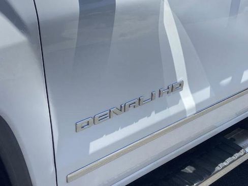 Used 2019 GMC Sierra 2500 Denali w/ Duramax Plus Package AWD/4WD image 27