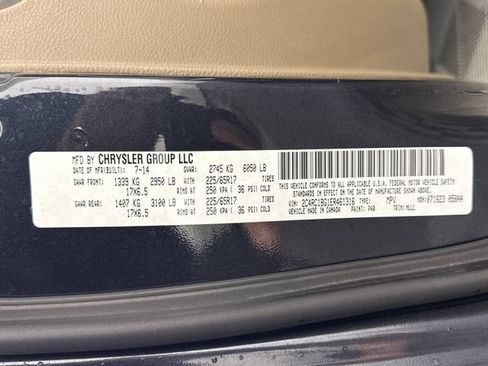 Used 2014 Chrysler Town & Country Touring FWD image 23
