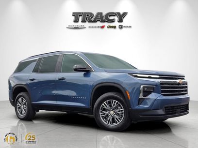 Used 2025 Chevrolet Traverse LT
