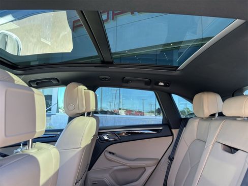 New 2026 Porsche Macan image 18