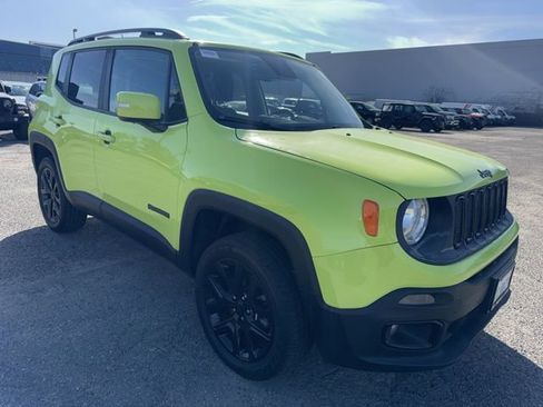 Used 2017 Jeep Renegade Altitude image 3