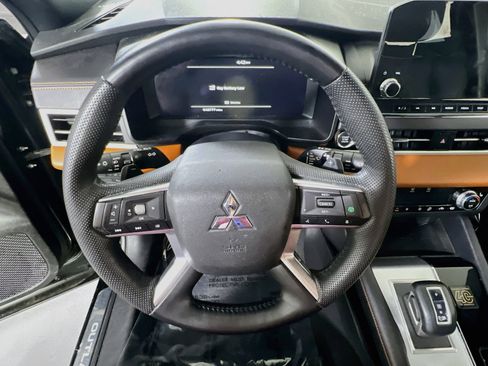 Used 2023 Mitsubishi Outlander SEL 40th Anniversary AWD/4WD image 11