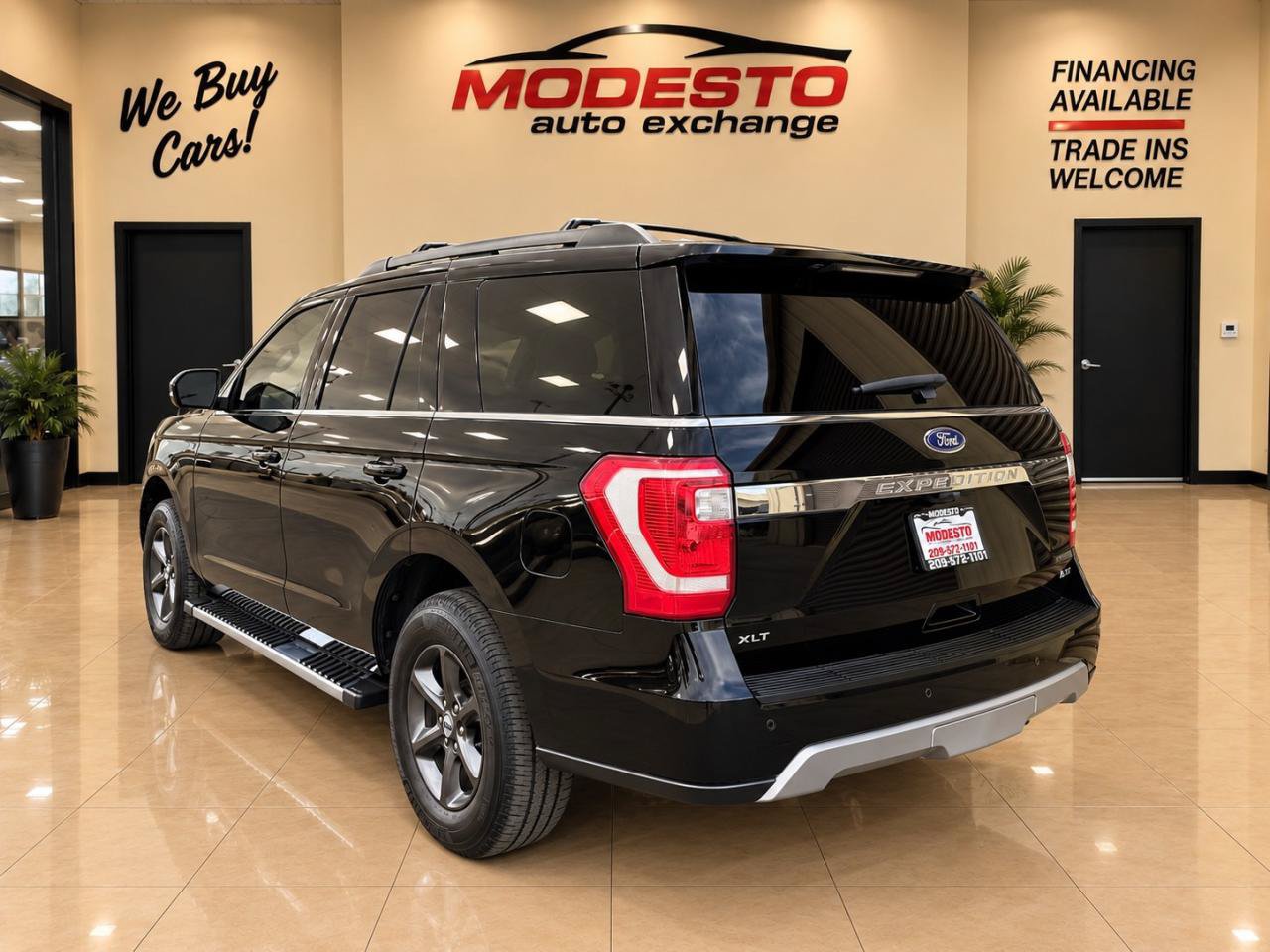 Used 2019 Ford Expedition XLT w/ Equipment Group 202A AWD/4WD image 6