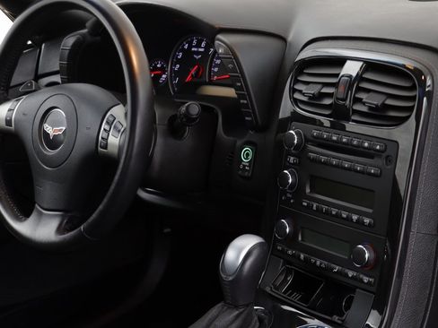 Used 2010 Chevrolet Corvette Coupe w/ Roof Package image 20