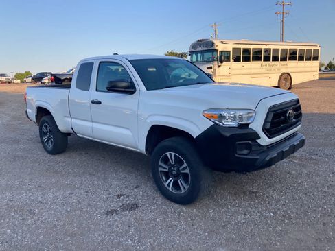Used 2022 Toyota Tacoma SR AWD/4WD image 9