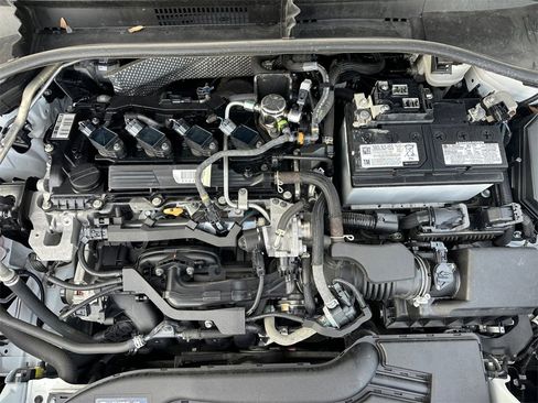 Used 2022 Toyota Corolla Cross XLE w/ Convenience Package image 19