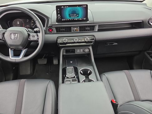 Certified 2025 Honda Pilot Touring image 13